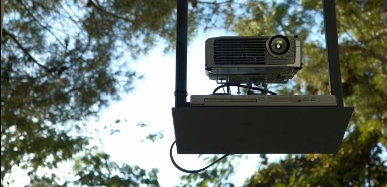 Things to consider before buying a projector for daylight viewing